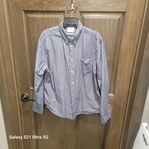 It's a Billy Ried blue and it's a L but don't Med they run small  grad it.